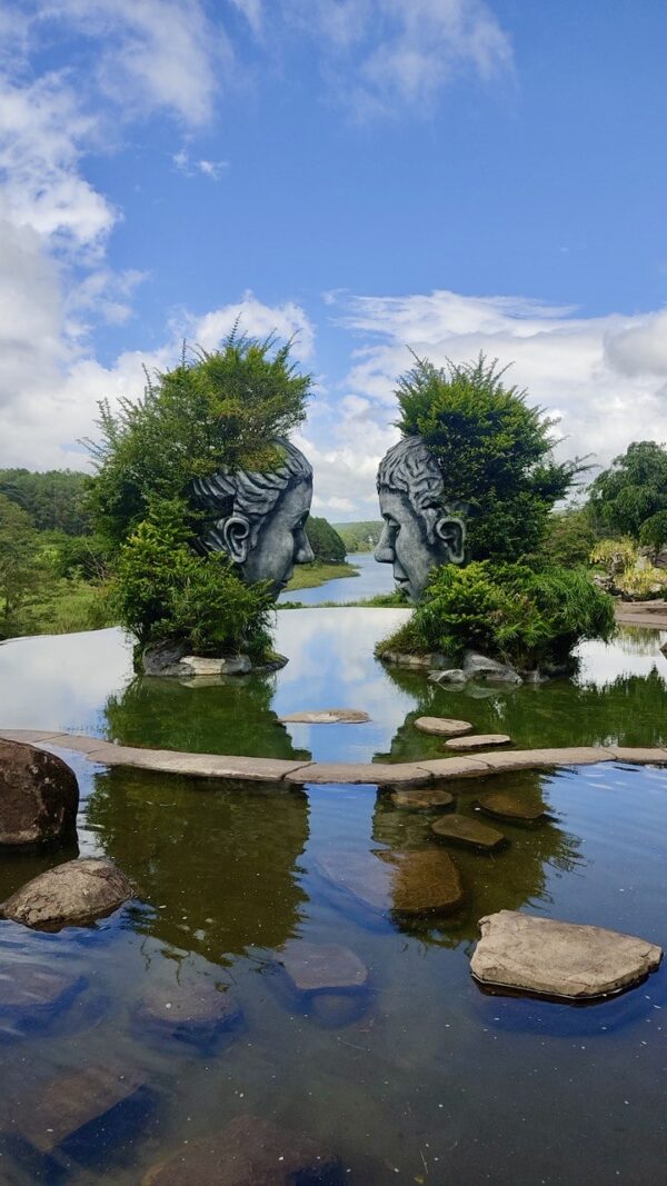 Далат Лики у воды