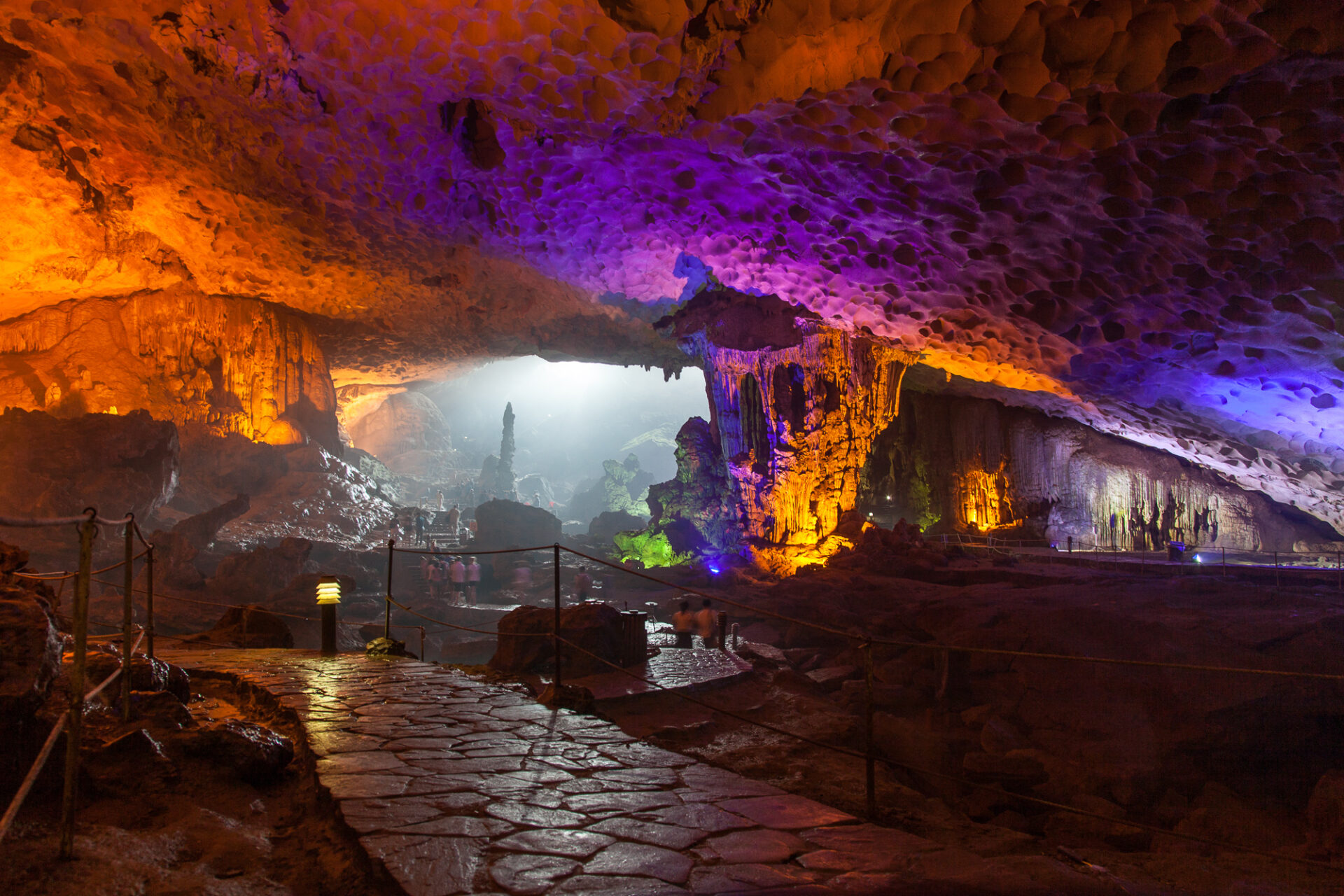 Индокитай бухта Халонг пещера