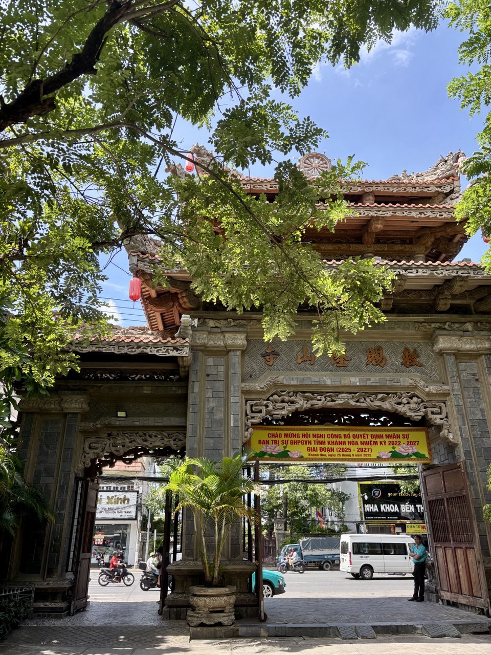 Жемчужина Нячанга пагода Лонг Шон