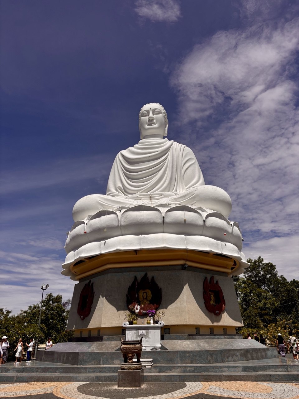 Жемчужина Нячанга пагода Лонг Шон