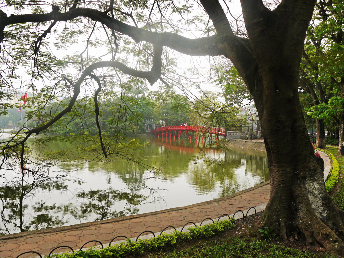 Путь дракона озеро в Ханое