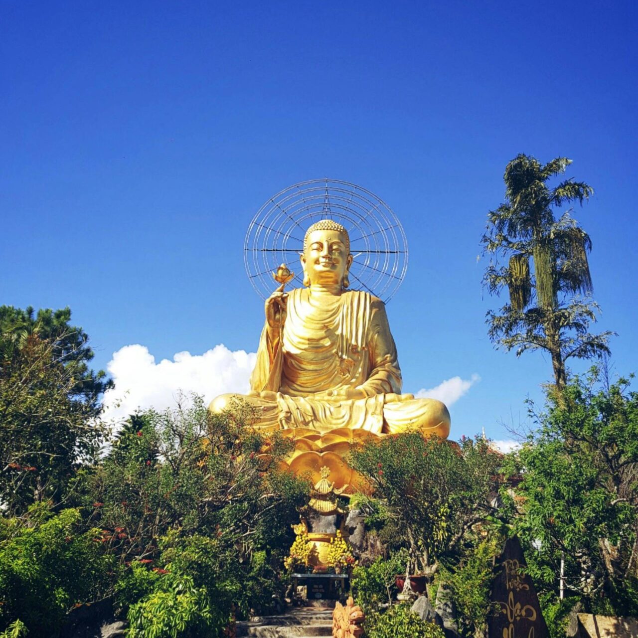 Статуя Будды в Далате