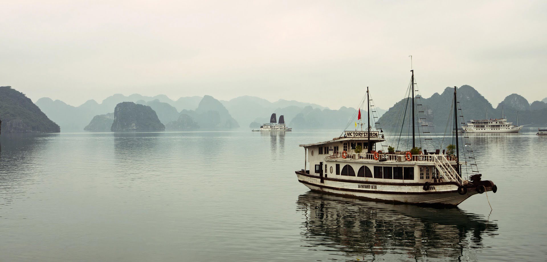 Корабль в Бухте Халонг