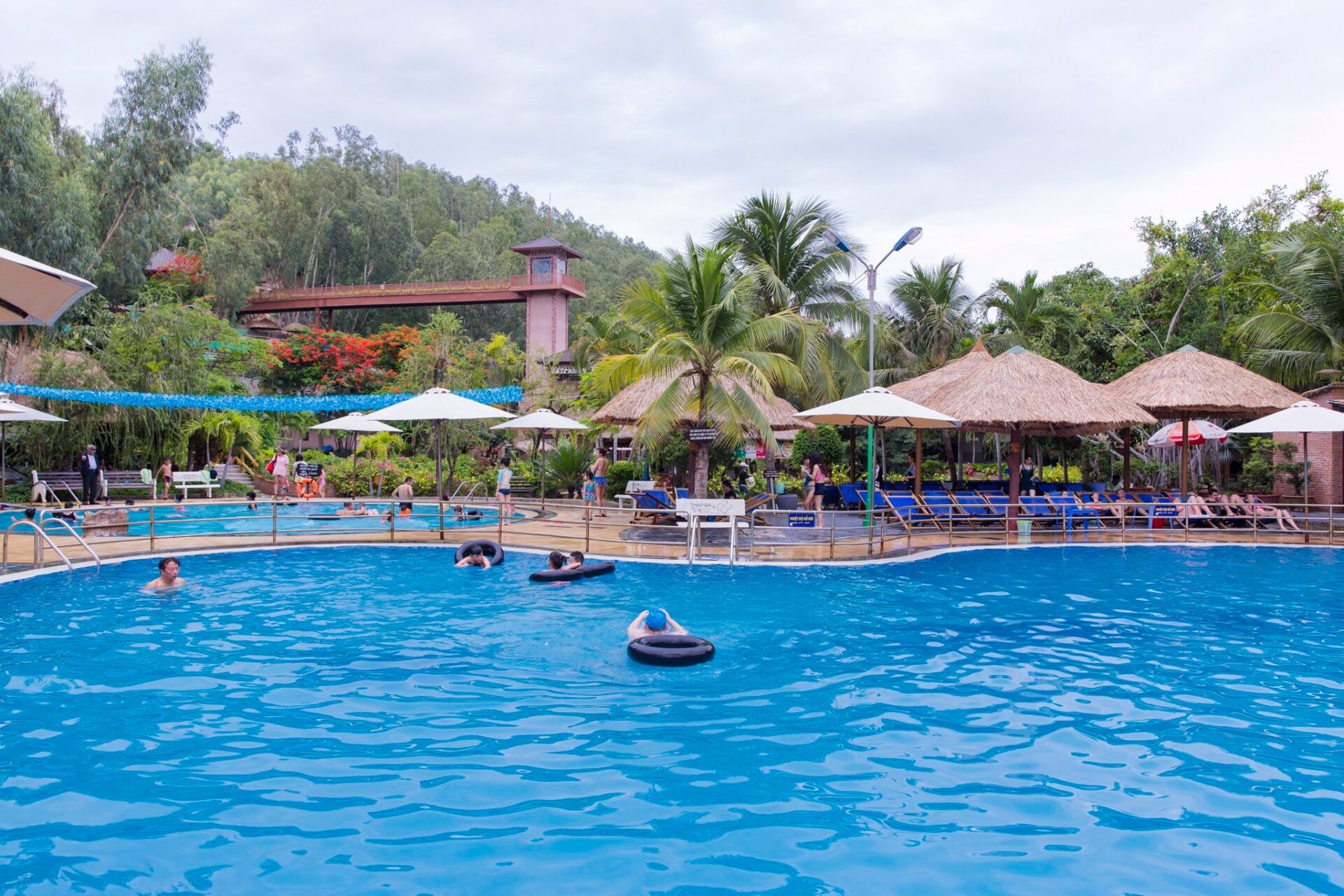 swimin gpool thap ba