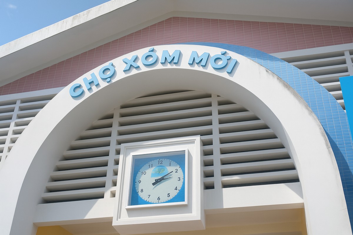 Xom Moi Market entrence