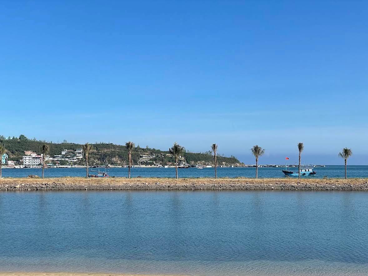 пляж без волн в нячанге