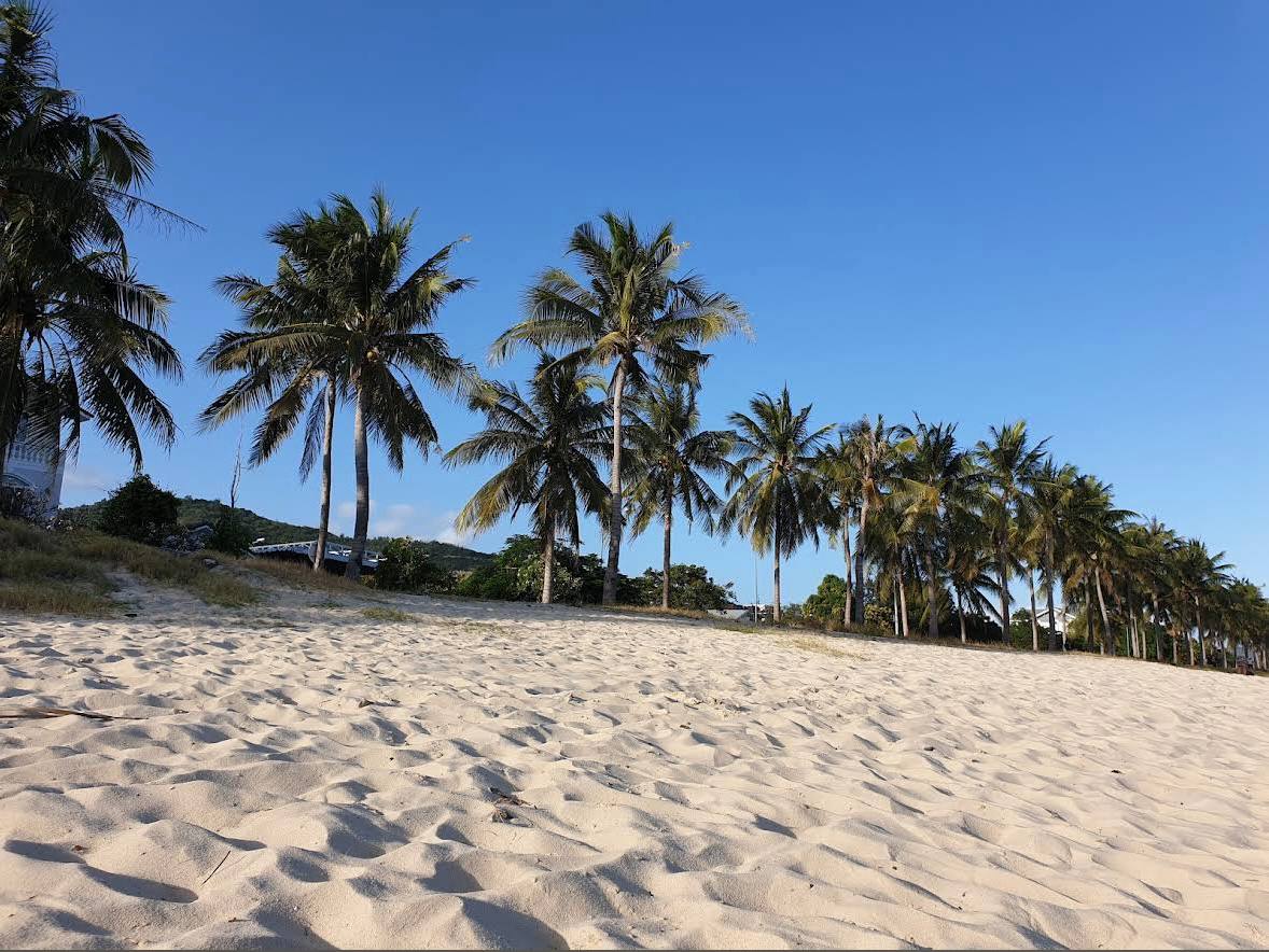 пляж без волн в нячанге