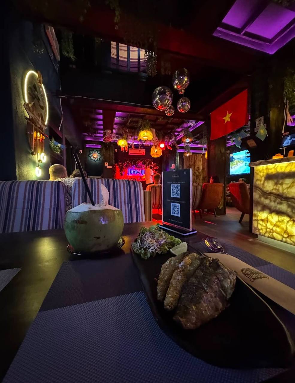 Бар-ресторан в Нячанге JUJUMANJI