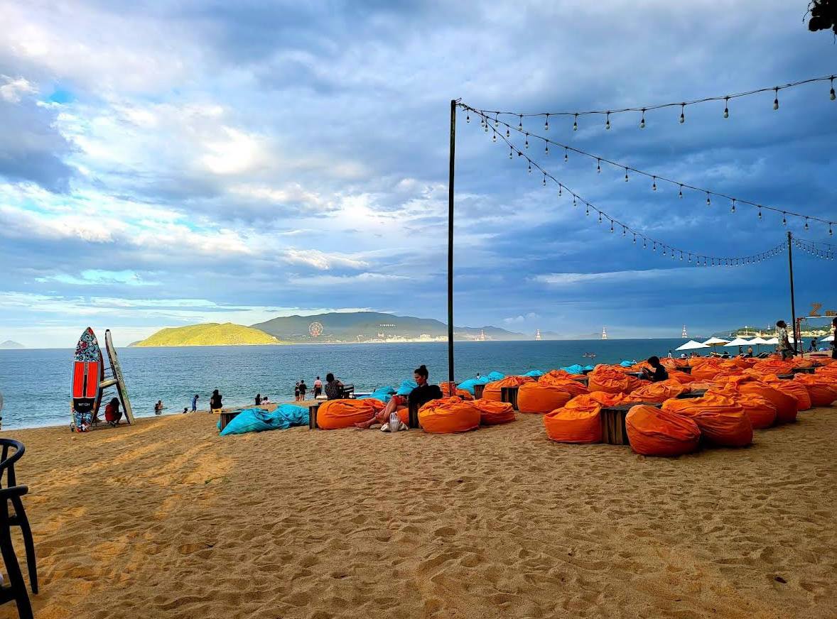 бар на пляже в нячанге